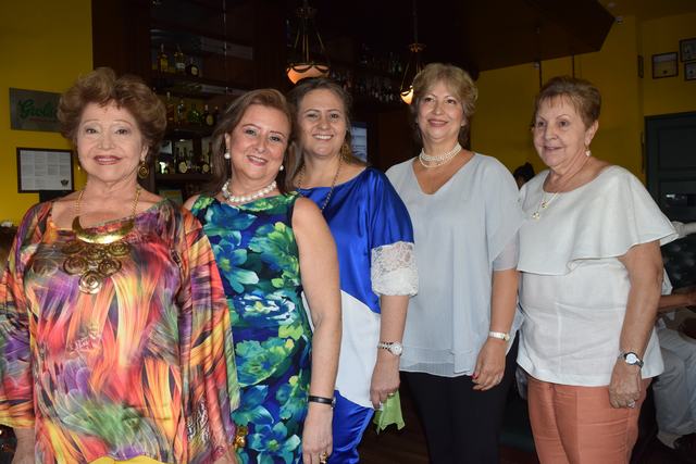 Sandra Edilia Tovar, Martha García de Perdomo, Adriana García, Nubia Monje y Lucita Millán.